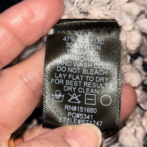 Storia 3D Fuzzy Star Cropped Sweater, Medium, Navy Blue - Picture 4 of 7